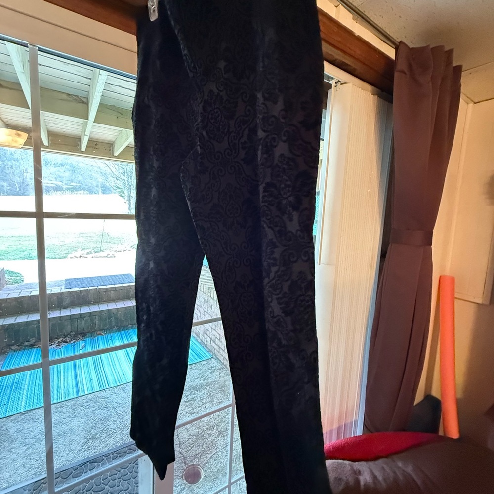 Chico's Elegant Black Brocade Pull-on Slim Pants in 1 R